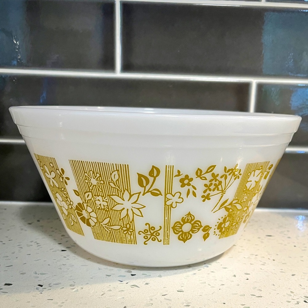 Vintage Federal Glass medium Mixing Bowl Verde Green Asian Floral  EUC!